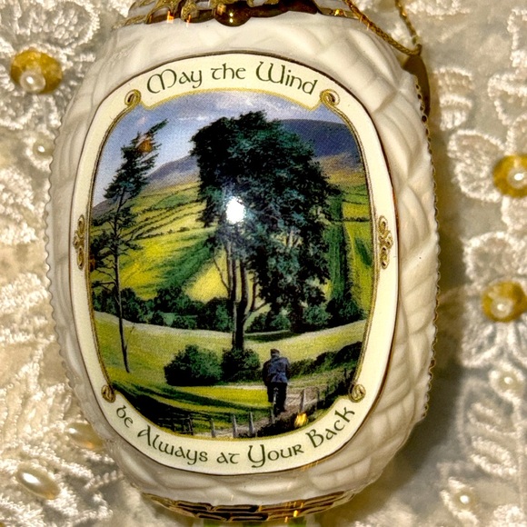 Irish Blessings Set of 3 New Bradford Editions
Heirloom porcelain ornament 1999 - Picture 4 of 12